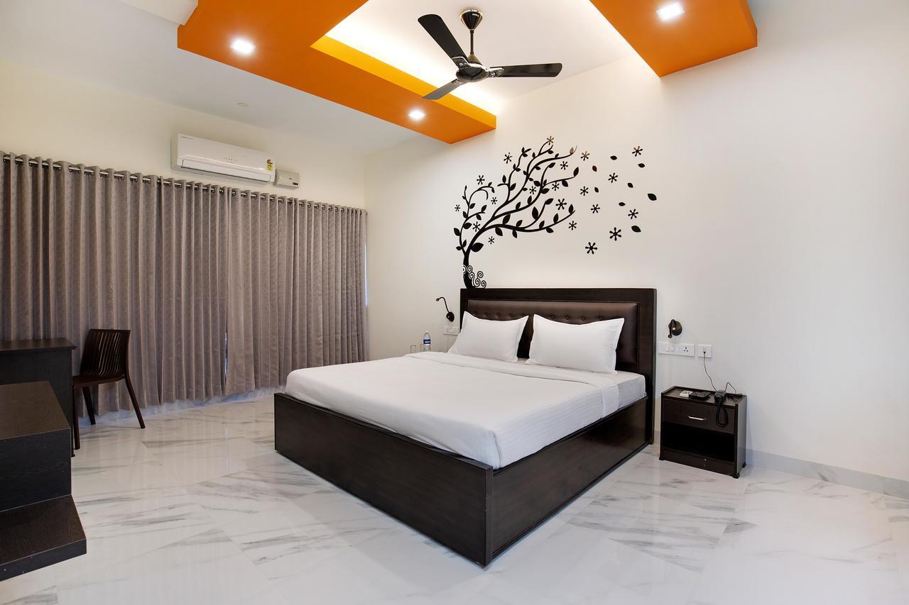 Crystal Lake Suites Coimbatore Exterior foto