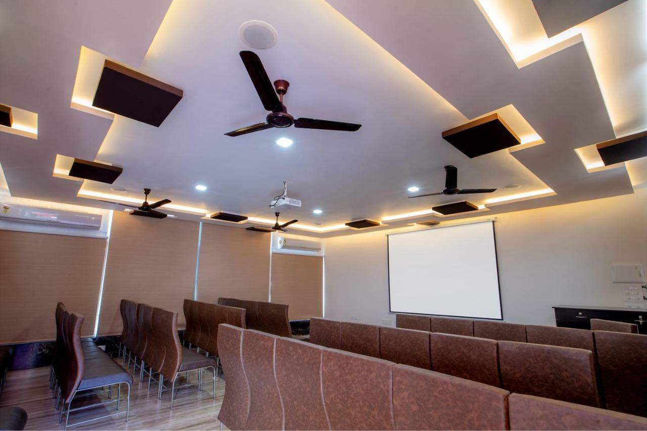 Crystal Lake Suites Coimbatore Exterior foto